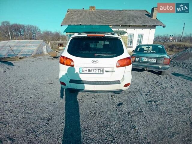 Белый Хендай Санта Фе, объемом двигателя 2.2 л и пробегом 300 тыс. км за 9000 $, фото 1 на Automoto.ua