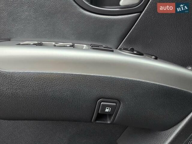 Белый Хендай Санта Фе, объемом двигателя 2.19 л и пробегом 269 тыс. км за 8999 $, фото 12 на Automoto.ua