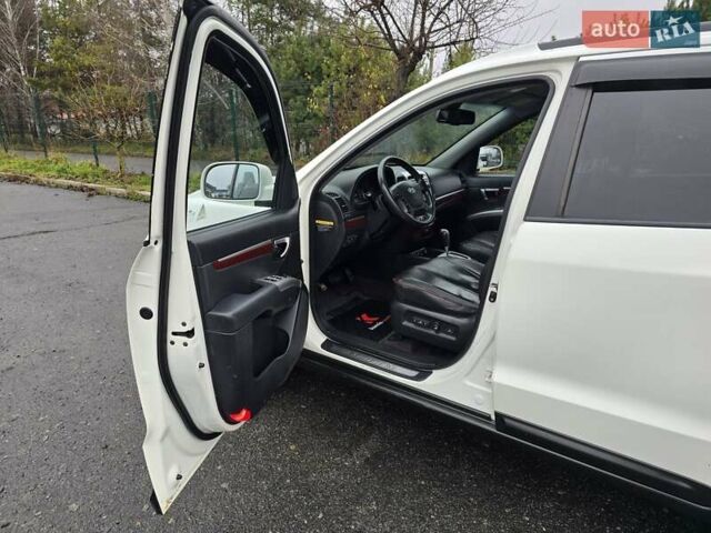 Белый Хендай Санта Фе, объемом двигателя 2.19 л и пробегом 269 тыс. км за 8999 $, фото 10 на Automoto.ua