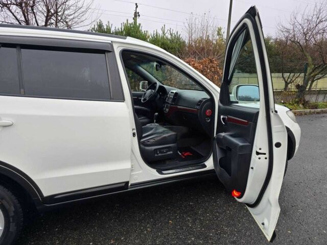 Белый Хендай Санта Фе, объемом двигателя 2.19 л и пробегом 269 тыс. км за 8999 $, фото 2 на Automoto.ua