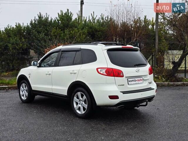 Белый Хендай Санта Фе, объемом двигателя 2.19 л и пробегом 269 тыс. км за 8999 $, фото 4 на Automoto.ua