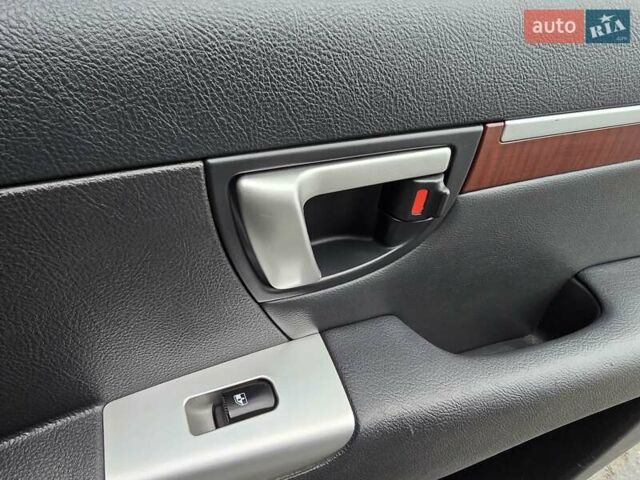 Белый Хендай Санта Фе, объемом двигателя 2.19 л и пробегом 269 тыс. км за 8999 $, фото 41 на Automoto.ua