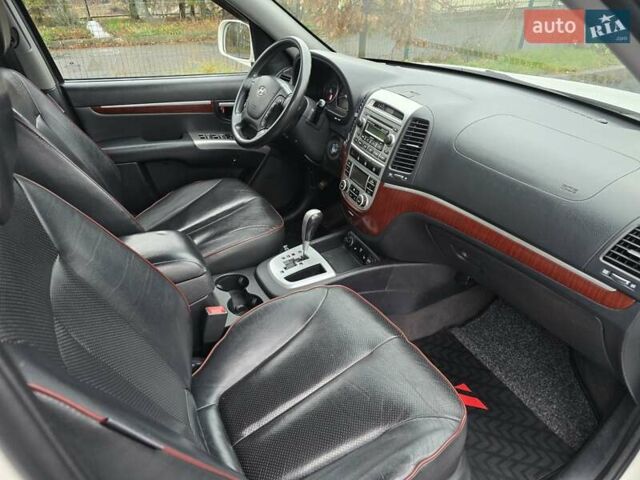 Белый Хендай Санта Фе, объемом двигателя 2.19 л и пробегом 269 тыс. км за 8999 $, фото 37 на Automoto.ua