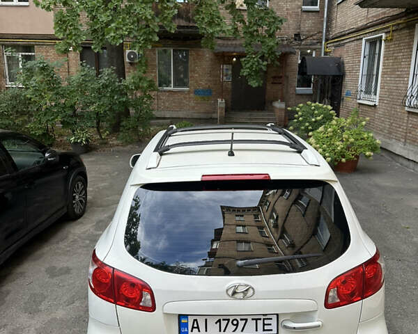 Белый Хендай Санта Фе, объемом двигателя 2.66 л и пробегом 140 тыс. км за 10500 $, фото 8 на Automoto.ua