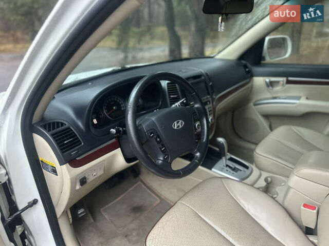 Белый Хендай Санта Фе, объемом двигателя 2.66 л и пробегом 140 тыс. км за 8700 $, фото 8 на Automoto.ua
