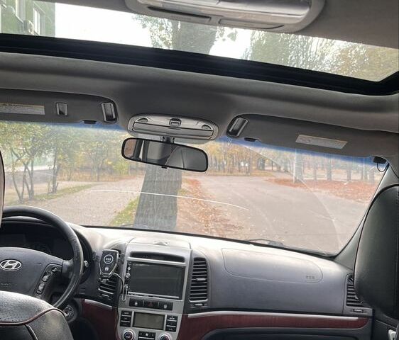 Белый Хендай Санта Фе, объемом двигателя 2.7 л и пробегом 248 тыс. км за 8900 $, фото 7 на Automoto.ua