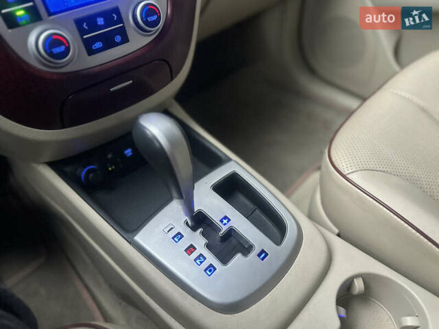 Белый Хендай Санта Фе, объемом двигателя 2.66 л и пробегом 140 тыс. км за 8700 $, фото 18 на Automoto.ua