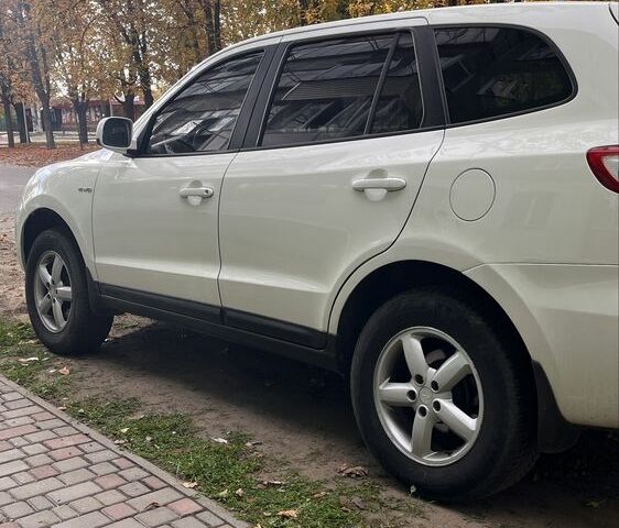 Белый Хендай Санта Фе, объемом двигателя 2.7 л и пробегом 248 тыс. км за 8900 $, фото 2 на Automoto.ua