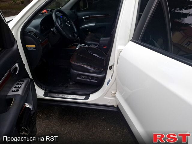 Белый Хендай Санта Фе, объемом двигателя 2.7 л и пробегом 186 тыс. км за 8300 $, фото 2 на Automoto.ua