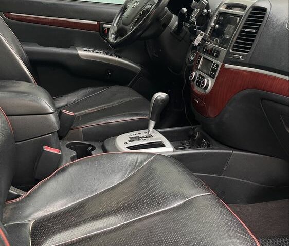 Белый Хендай Санта Фе, объемом двигателя 2.7 л и пробегом 248 тыс. км за 8900 $, фото 4 на Automoto.ua