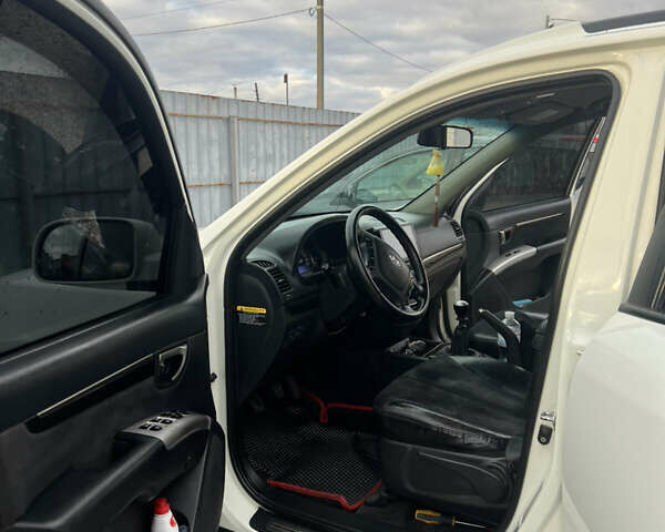 Білий Хендай Санта Фе, об'ємом двигуна 2.2 л та пробігом 259 тис. км за 11000 $, фото 6 на Automoto.ua