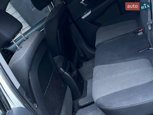 Белый Хендай Санта Фе, объемом двигателя 2.7 л и пробегом 176 тыс. км за 10100 $, фото 6 на Automoto.ua