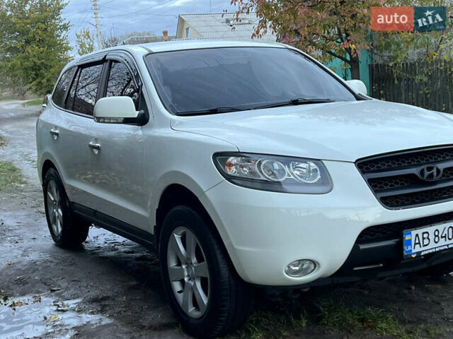 Белый Хендай Санта Фе, объемом двигателя 2.7 л и пробегом 176 тыс. км за 10100 $, фото 4 на Automoto.ua