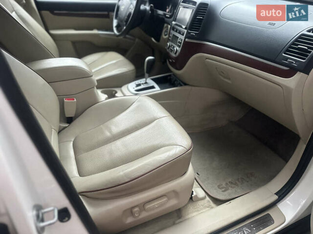 Белый Хендай Санта Фе, объемом двигателя 2.66 л и пробегом 140 тыс. км за 8700 $, фото 11 на Automoto.ua