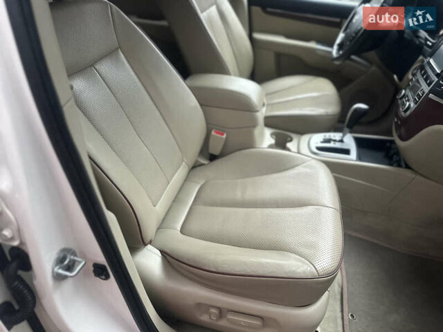 Белый Хендай Санта Фе, объемом двигателя 2.66 л и пробегом 140 тыс. км за 8700 $, фото 12 на Automoto.ua