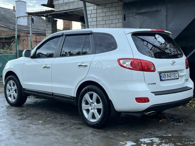 Белый Хендай Санта Фе, объемом двигателя 2.7 л и пробегом 176 тыс. км за 10100 $, фото 4 на Automoto.ua