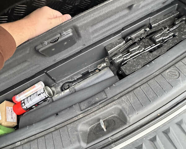 Белый Хендай Санта Фе, объемом двигателя 2.2 л и пробегом 265 тыс. км за 9500 $, фото 9 на Automoto.ua