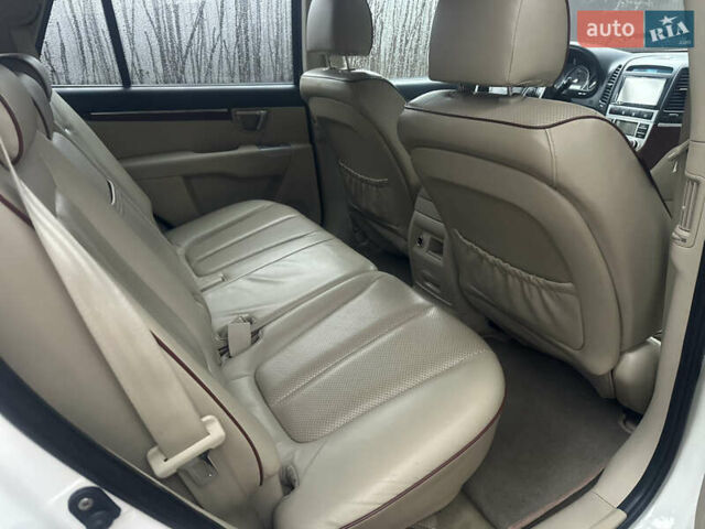 Белый Хендай Санта Фе, объемом двигателя 2.66 л и пробегом 140 тыс. км за 8700 $, фото 10 на Automoto.ua