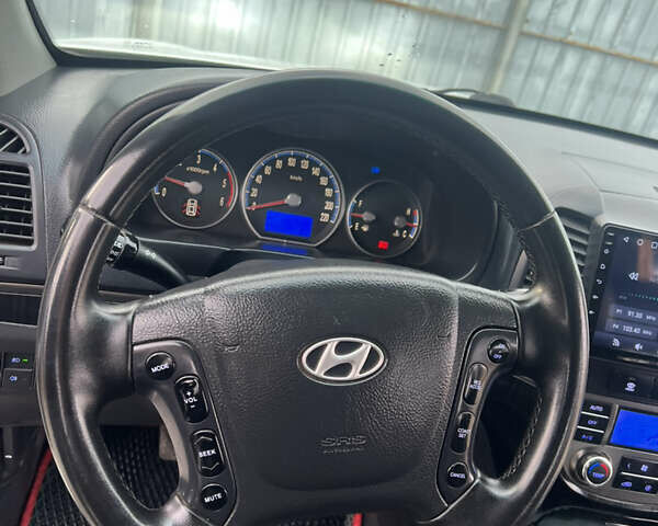 Білий Хендай Санта Фе, об'ємом двигуна 2.2 л та пробігом 259 тис. км за 11000 $, фото 8 на Automoto.ua