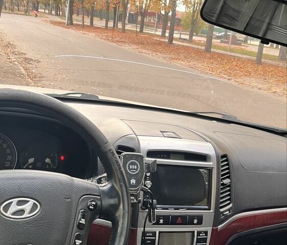 Белый Хендай Санта Фе, объемом двигателя 2.7 л и пробегом 248 тыс. км за 8900 $, фото 6 на Automoto.ua