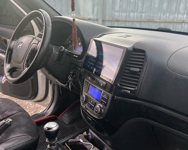 Білий Хендай Санта Фе, об'ємом двигуна 2.2 л та пробігом 259 тис. км за 11000 $, фото 13 на Automoto.ua