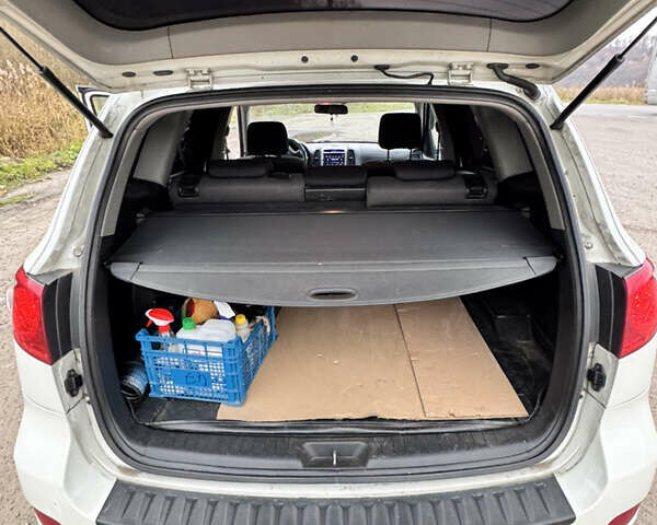 Белый Хендай Санта Фе, объемом двигателя 2.2 л и пробегом 265 тыс. км за 9500 $, фото 5 на Automoto.ua