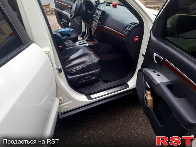 Белый Хендай Санта Фе, объемом двигателя 2.7 л и пробегом 186 тыс. км за 8300 $, фото 4 на Automoto.ua