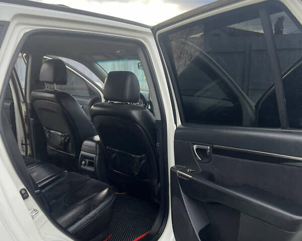 Білий Хендай Санта Фе, об'ємом двигуна 2.2 л та пробігом 259 тис. км за 11000 $, фото 12 на Automoto.ua