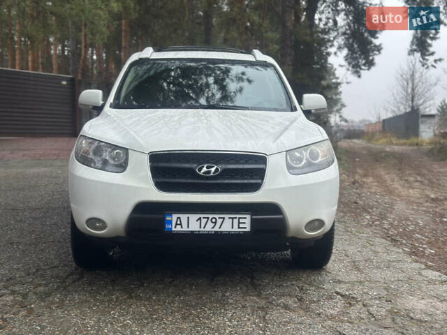 Белый Хендай Санта Фе, объемом двигателя 2.66 л и пробегом 140 тыс. км за 8700 $, фото 1 на Automoto.ua