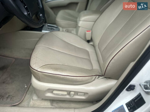 Белый Хендай Санта Фе, объемом двигателя 2.66 л и пробегом 140 тыс. км за 8700 $, фото 7 на Automoto.ua