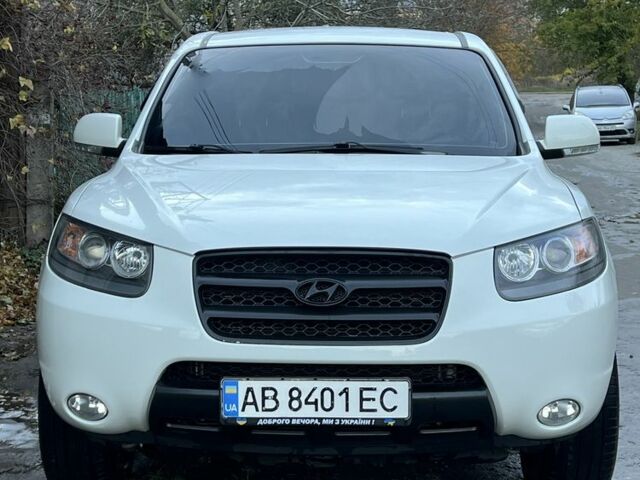 Белый Хендай Санта Фе, объемом двигателя 2.7 л и пробегом 176 тыс. км за 10100 $, фото 1 на Automoto.ua