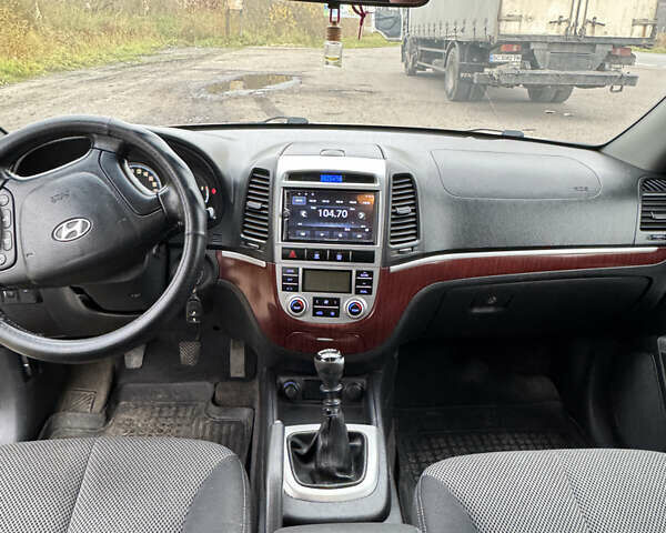 Белый Хендай Санта Фе, объемом двигателя 2.2 л и пробегом 265 тыс. км за 9500 $, фото 7 на Automoto.ua