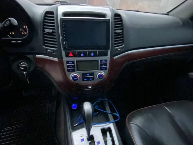 Белый Хендай Санта Фе, объемом двигателя 2.2 л и пробегом 290 тыс. км за 10700 $, фото 6 на Automoto.ua