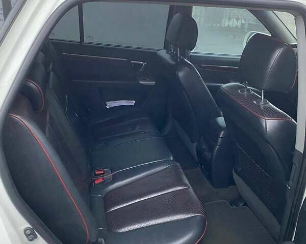 Белый Хендай Санта Фе, объемом двигателя 2.19 л и пробегом 290 тыс. км за 10700 $, фото 9 на Automoto.ua