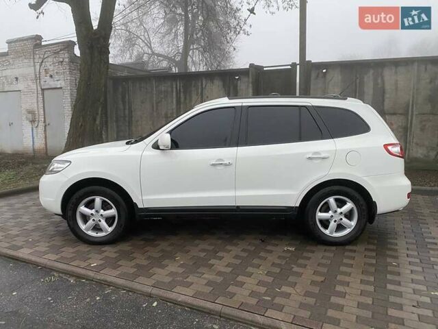 Белый Хендай Санта Фе, объемом двигателя 2.19 л и пробегом 290 тыс. км за 10700 $, фото 5 на Automoto.ua