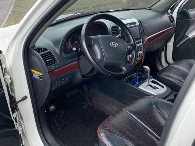 Белый Хендай Санта Фе, объемом двигателя 2.2 л и пробегом 290 тыс. км за 10700 $, фото 4 на Automoto.ua