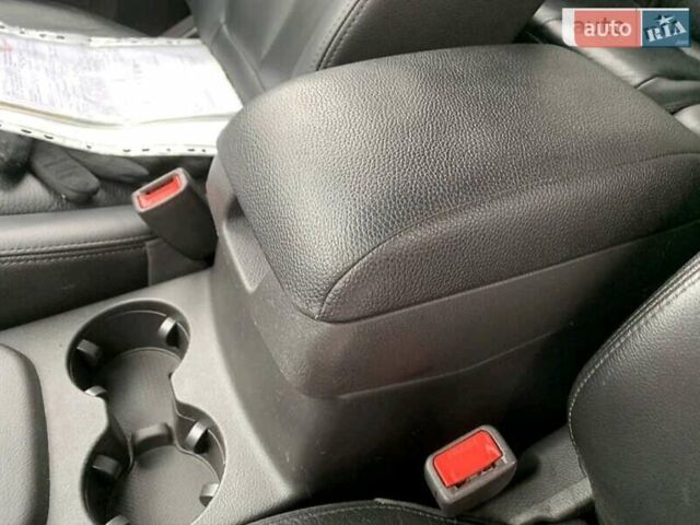 Білий Хендай Санта Фе, об'ємом двигуна 2.2 л та пробігом 201 тис. км за 13300 $, фото 10 на Automoto.ua