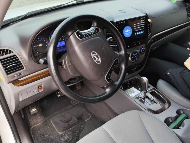 Белый Хендай Санта Фе, объемом двигателя 2.4 л и пробегом 200 тыс. км за 8300 $, фото 7 на Automoto.ua