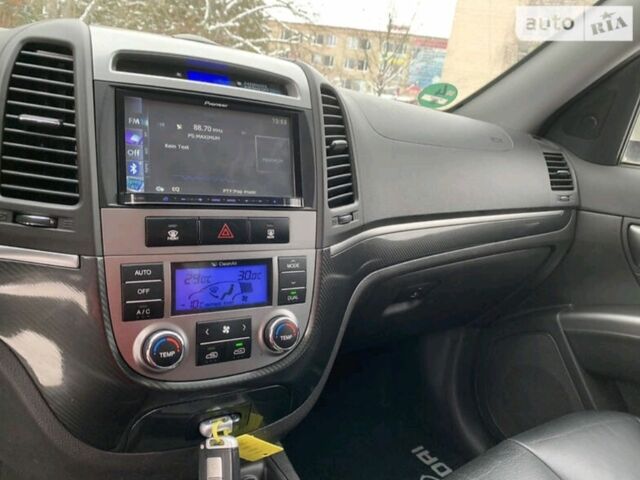 Білий Хендай Санта Фе, об'ємом двигуна 2.2 л та пробігом 201 тис. км за 13300 $, фото 16 на Automoto.ua