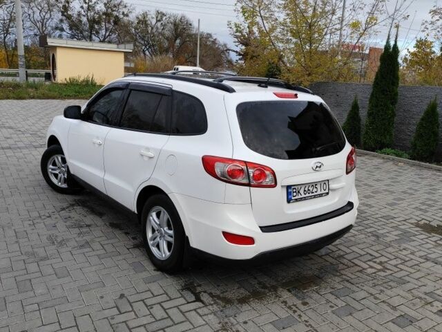 Белый Хендай Санта Фе, объемом двигателя 2.4 л и пробегом 200 тыс. км за 8300 $, фото 1 на Automoto.ua