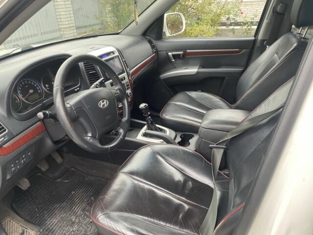 Белый Хендай Санта Фе, объемом двигателя 2.2 л и пробегом 291 тыс. км за 5200 $, фото 4 на Automoto.ua