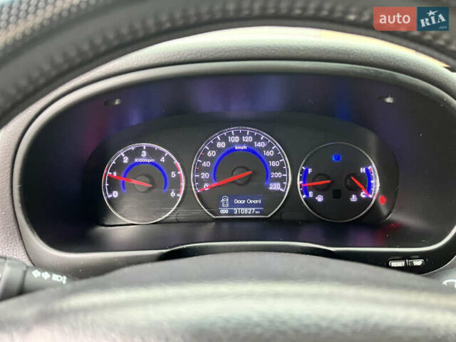 Білий Хендай Санта Фе, об'ємом двигуна 2.2 л та пробігом 310 тис. км за 12700 $, фото 8 на Automoto.ua