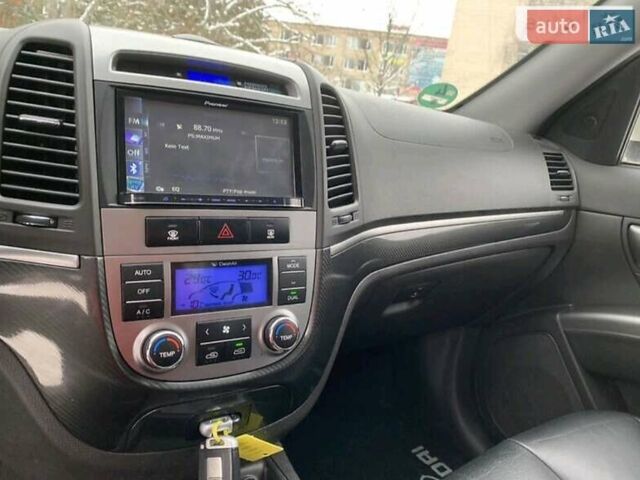 Білий Хендай Санта Фе, об'ємом двигуна 2.2 л та пробігом 201 тис. км за 13300 $, фото 15 на Automoto.ua