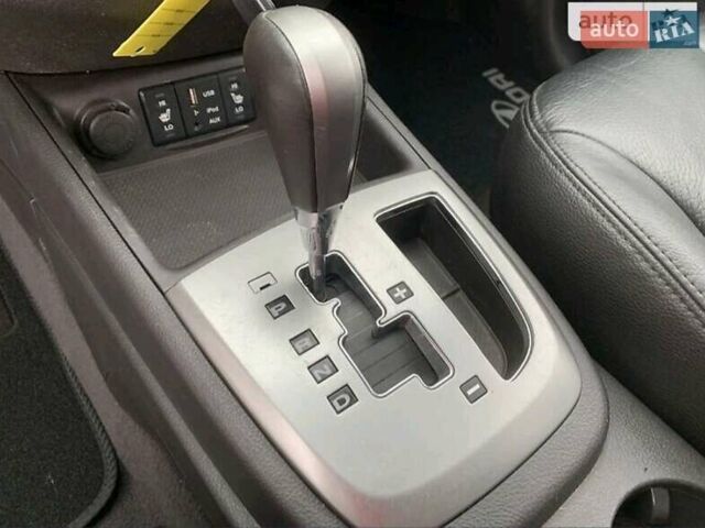 Білий Хендай Санта Фе, об'ємом двигуна 2.2 л та пробігом 201 тис. км за 13300 $, фото 9 на Automoto.ua