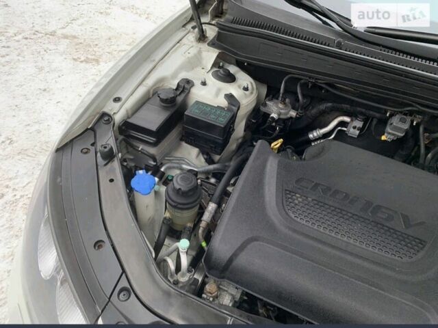 Білий Хендай Санта Фе, об'ємом двигуна 2.2 л та пробігом 201 тис. км за 13300 $, фото 1 на Automoto.ua