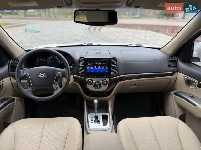 Білий Хендай Санта Фе, об'ємом двигуна 2.4 л та пробігом 98 тис. км за 13500 $, фото 26 на Automoto.ua