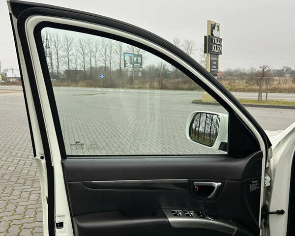 Білий Хендай Санта Фе, об'ємом двигуна 2.2 л та пробігом 183 тис. км за 13800 $, фото 44 на Automoto.ua