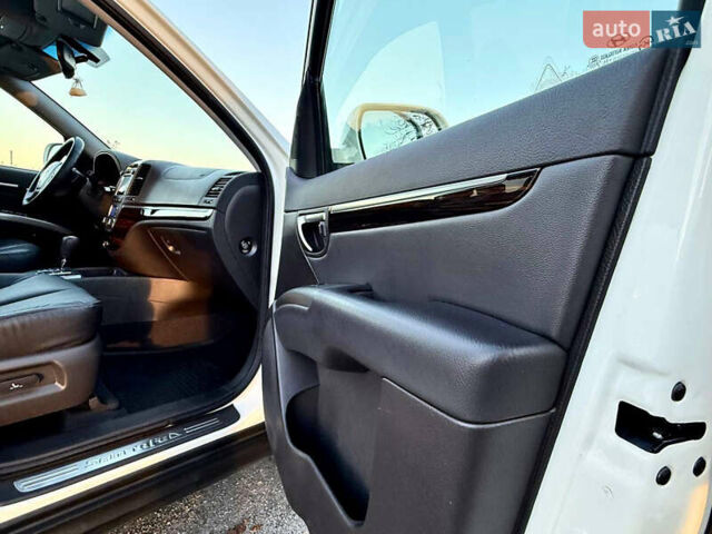 Белый Хендай Санта Фе, объемом двигателя 2.2 л и пробегом 67 тыс. км за 14999 $, фото 38 на Automoto.ua