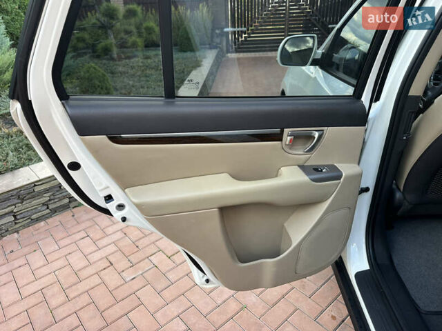 Хендай Санта Фе 2011 у Умани на Automoto.ua Білий Хендай Санта Фе, об'ємом двигуна 2.2 л та пробігом 147 тис. км за 14000 $, фото 28 на Automoto.ua