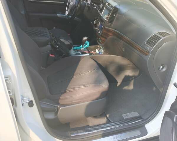 Хендай Санта Фе 2011 у Києві на Automoto.ua Білий Хендай Санта Фе, об'ємом двигуна 2.2 л та пробігом 250 тис. км за 12500 $, фото 1 на Automoto.ua